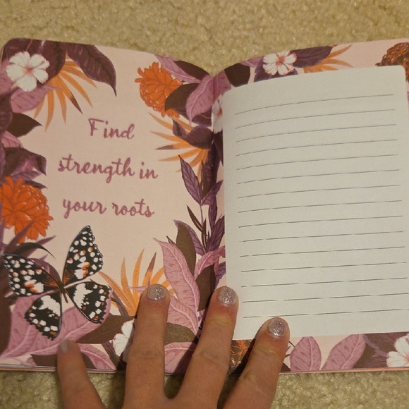 2026 Floral Butterfly Monthly Planner - Picture 4 of 5